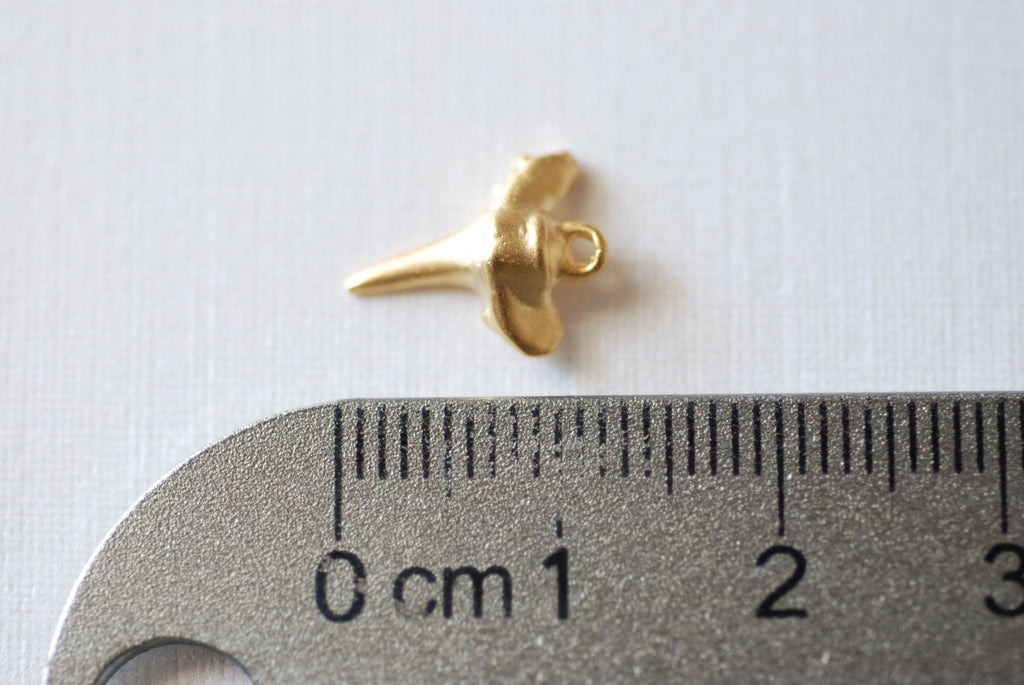 Wholesale Charms - Shiny Vermeil Gold Shark Tooth Charm- 18k gold plated  over Sterling Silver, Gold Shark Tooth, Tiny Gold Shark Teeth Tooth, Beach  Charms – HarperCrown