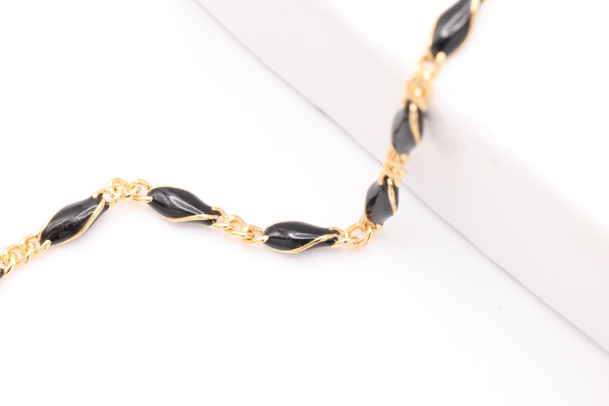 2.5mm x 3.5mmmm Figaro Black Enamel Chain, Gold - Filled, Enamel Color Unfinished Chain Permanent Jewelry - HarperCrown