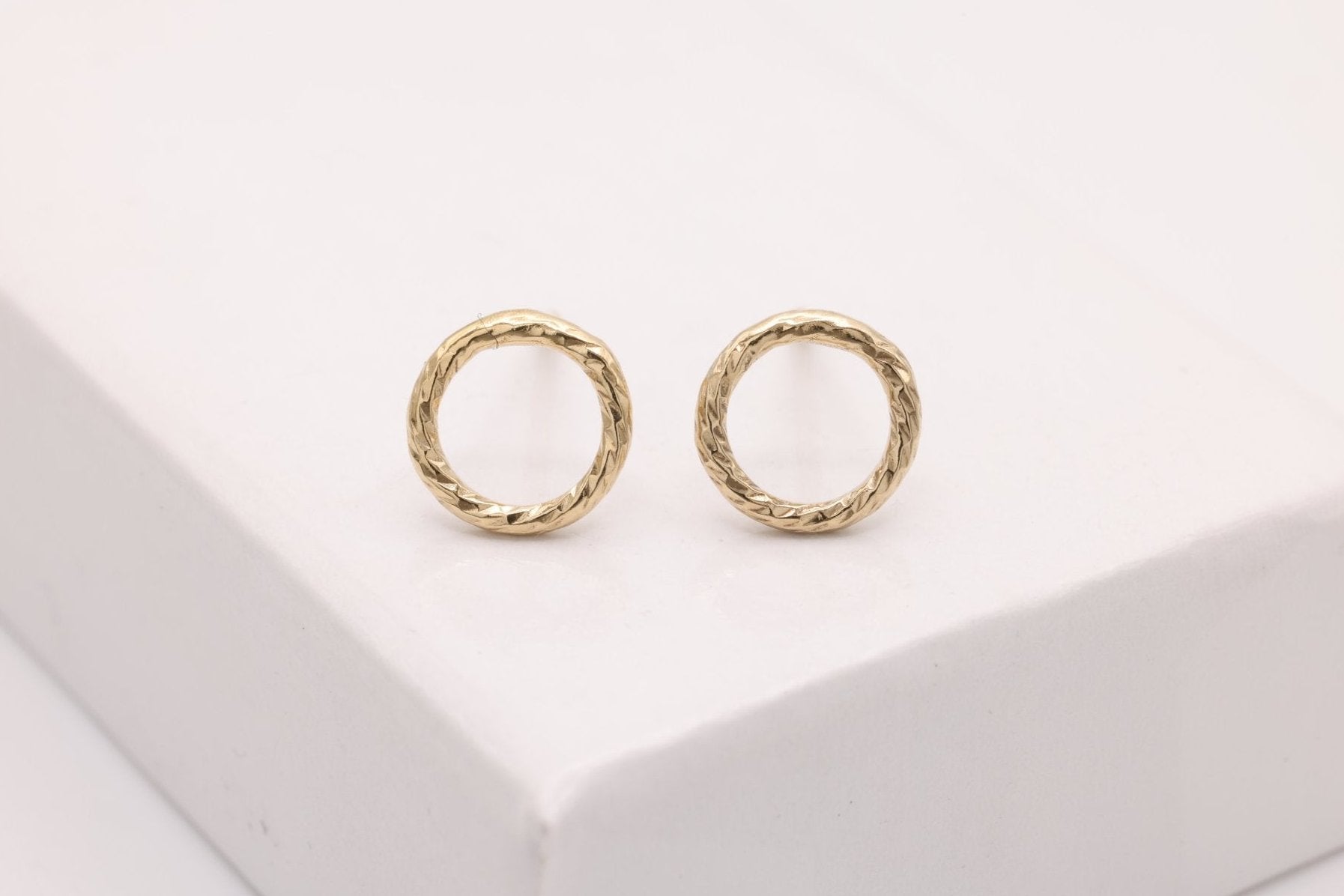 Circle Stud Earrings, 1 pair Gold - Filled, 7mm, Minimalist Delicate, Wholesale Jewelry Earrings - HarperCrown