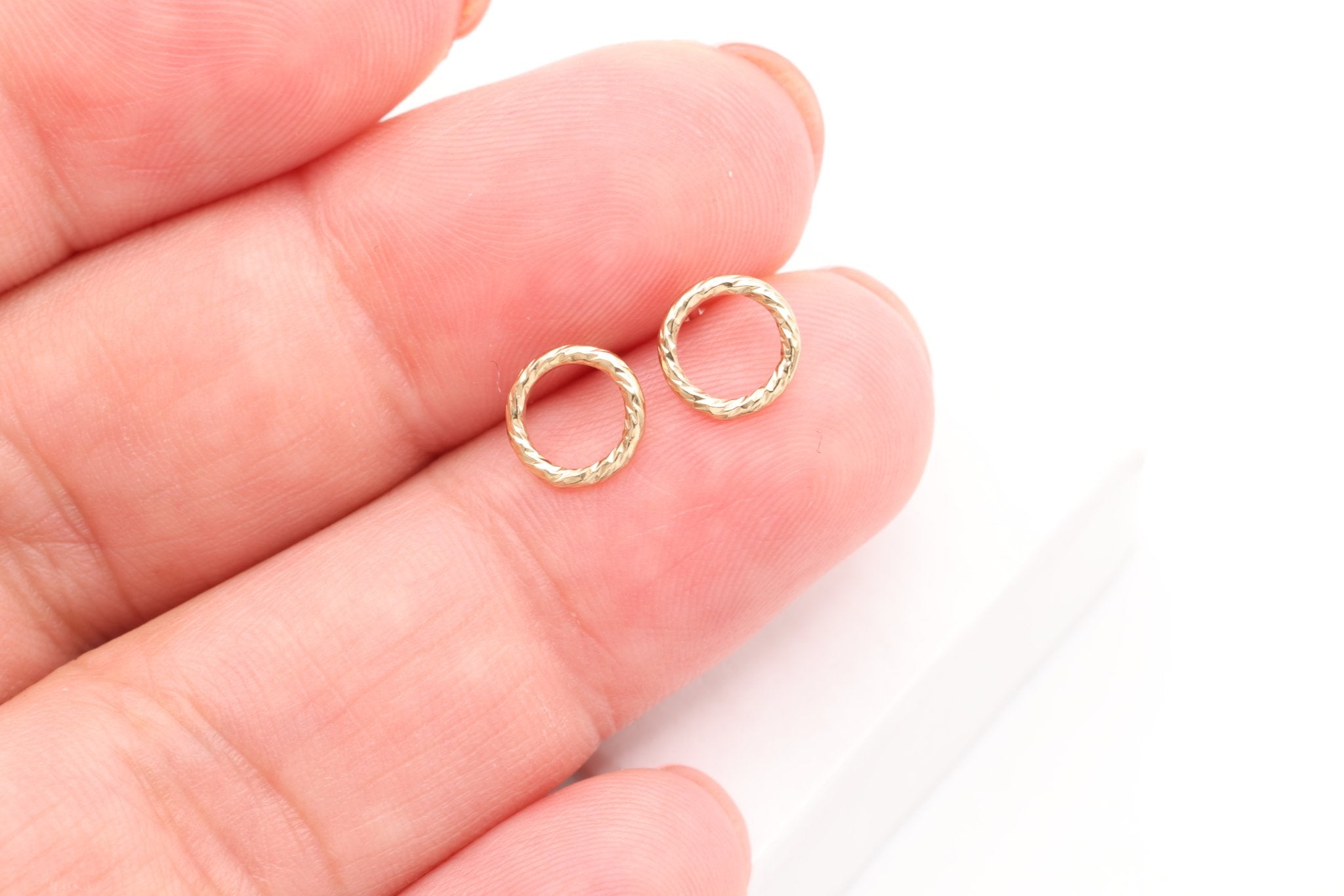 Circle Stud Earrings, 1 pair Gold - Filled, 7mm, Minimalist Delicate, Wholesale Jewelry Earrings - HarperCrown