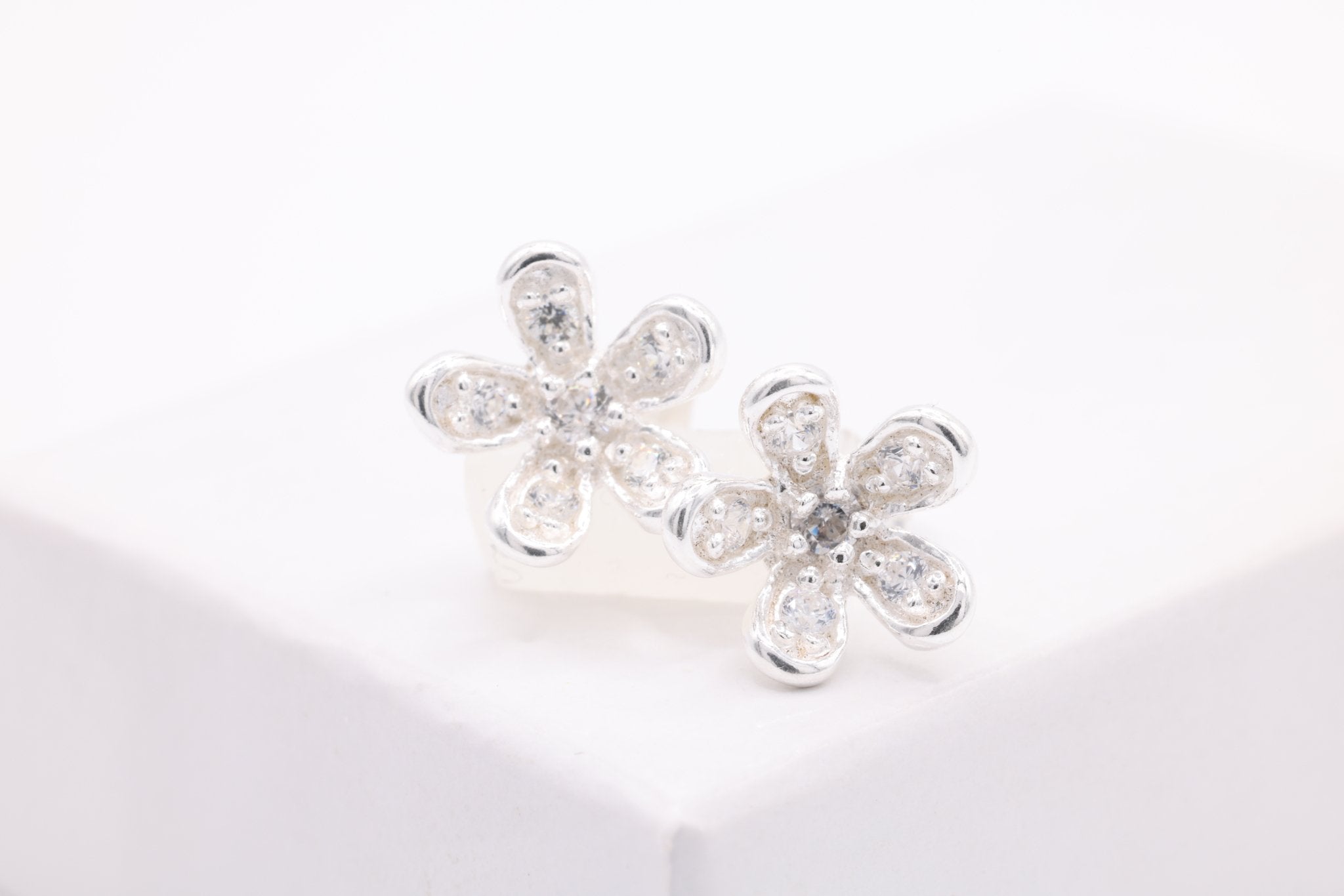 Flower CZ Stud Earrings, 1 pair Sterling Silver, 8mm, Minimalist Delicate, Wholesale Jewelry Earrings - HarperCrown