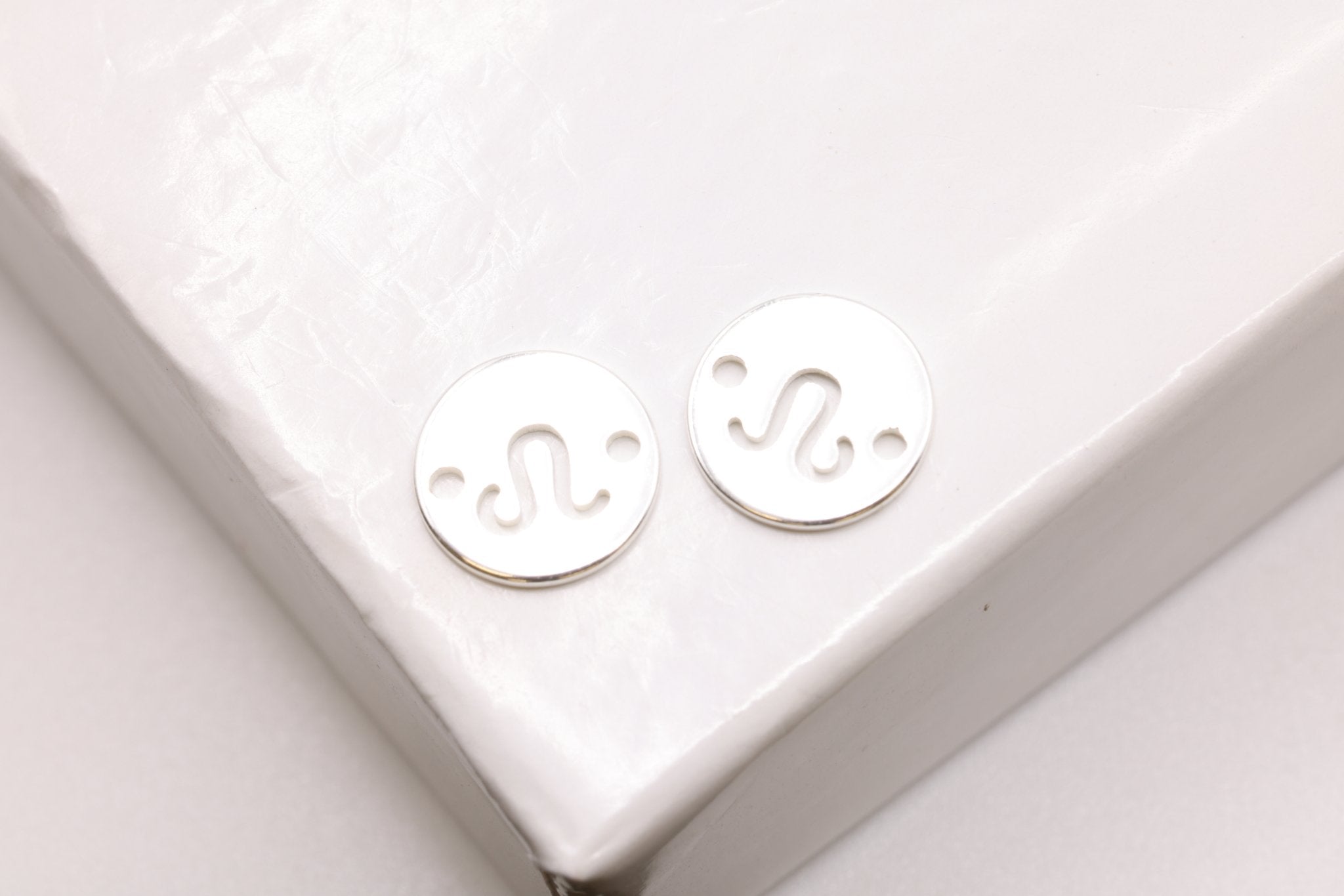 Leo Zodiac Connector Charm, 925 Sterling Silver, 6mm x 6mm, Bulk Wholesale Jewelry Making Charm - HarperCrown