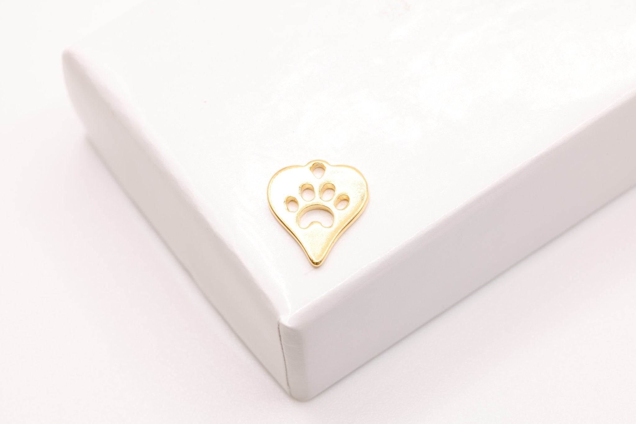 Shiny Vermeil Wholesale Gold Heart Dog Cat Paw Charm, 18K Gold Plated Sterling Silver, Paw Cut Out Charm, Animal Paw, Dog Foot Print - HarperCrown