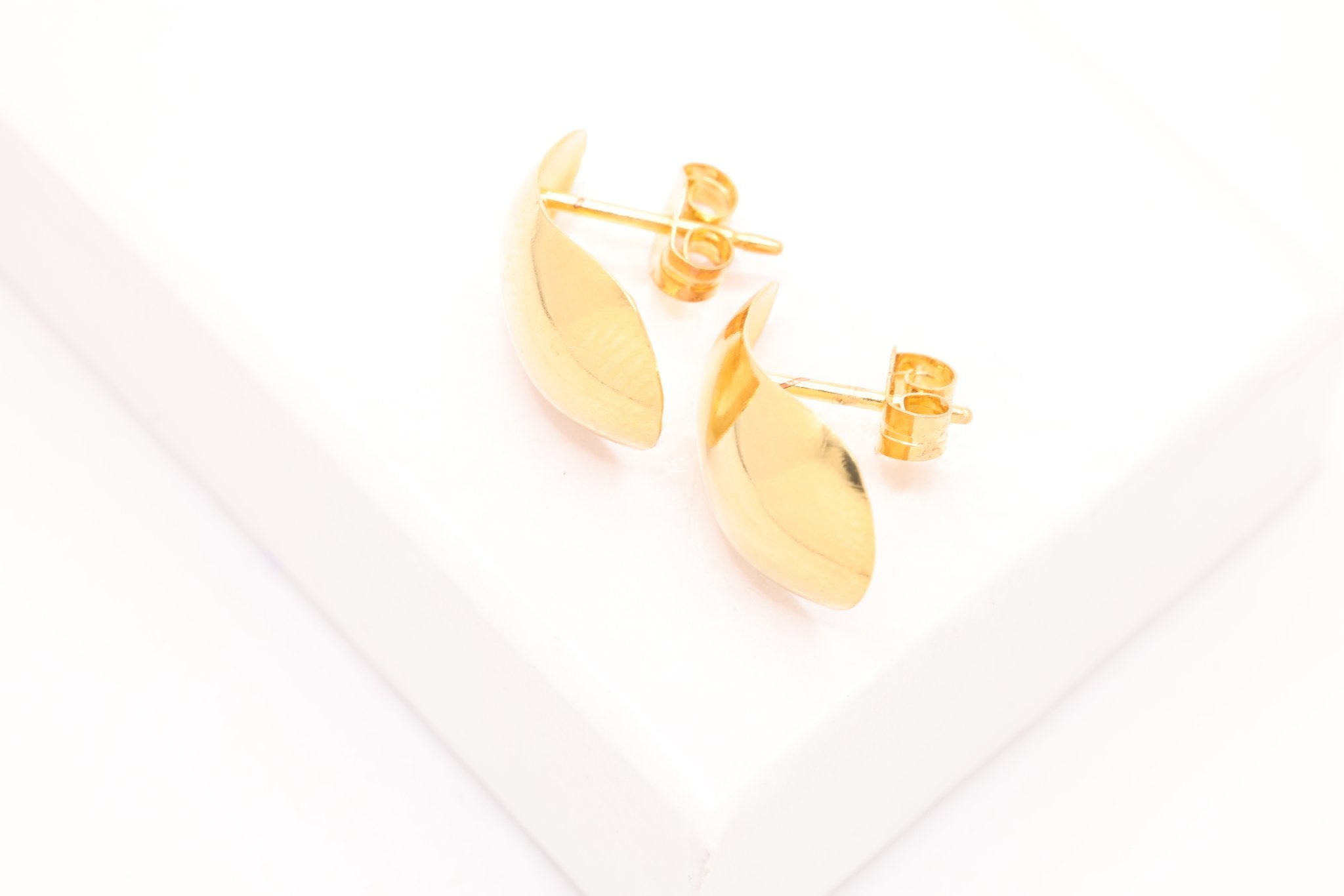 Teardrop Earrings, 1 pair Gold - Filled, 13mm x 8mm, Minimalist Delicate, Wholesale Jewelry Earrings - HarperCrown