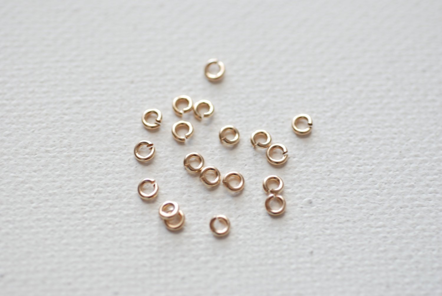 3mm Open Jump Rings- 14kt gold filled, 22 gauge- 25pcs Jewelry Findings by VermeilSupplies - HarperCrown