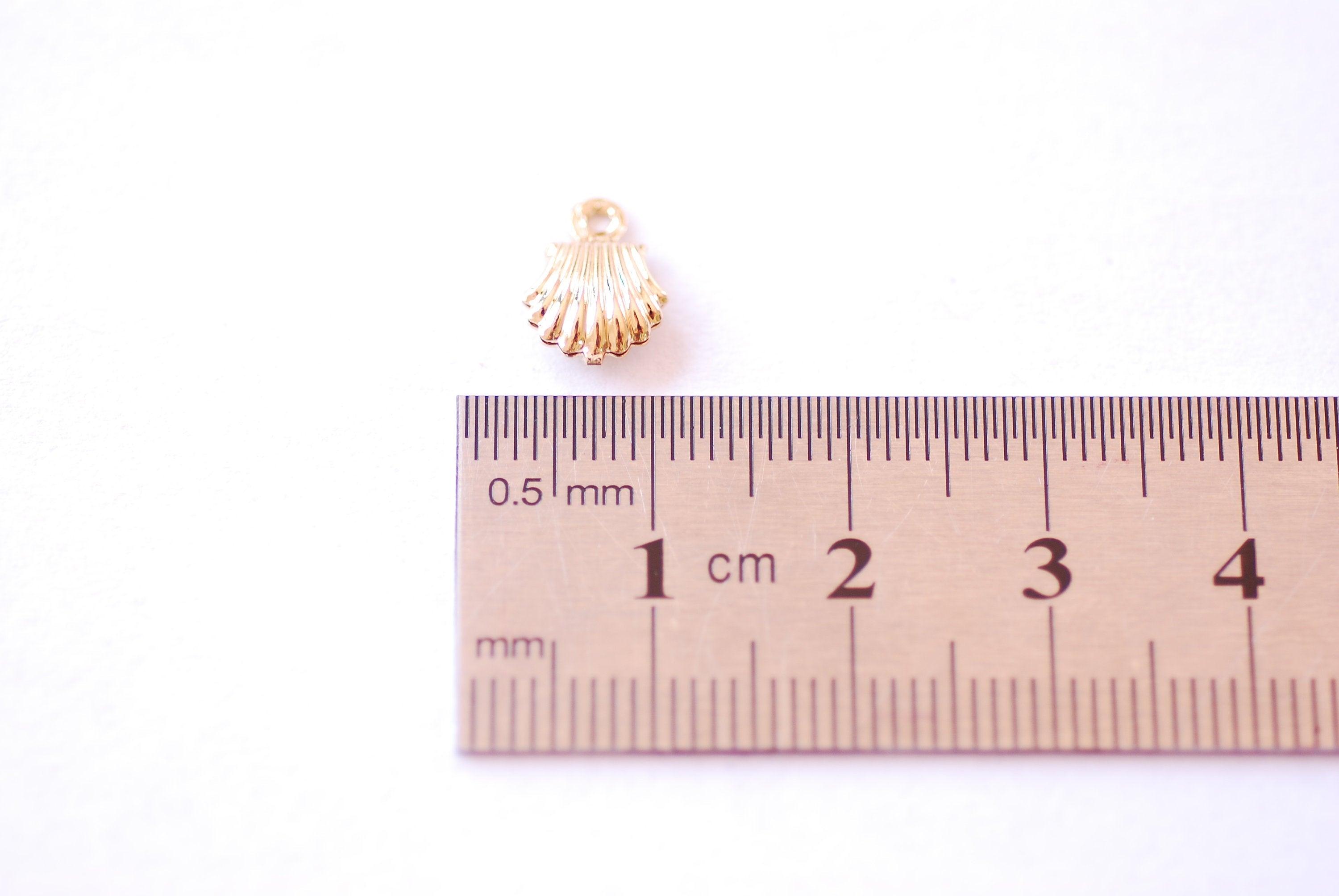 Seashell Gold Charm - 16k Gold Plated over Brass Sea Shell Beach Ocean Nautical Pearl Oyster Conch Clam HarperCrown Wholesale B190 - HarperCrown