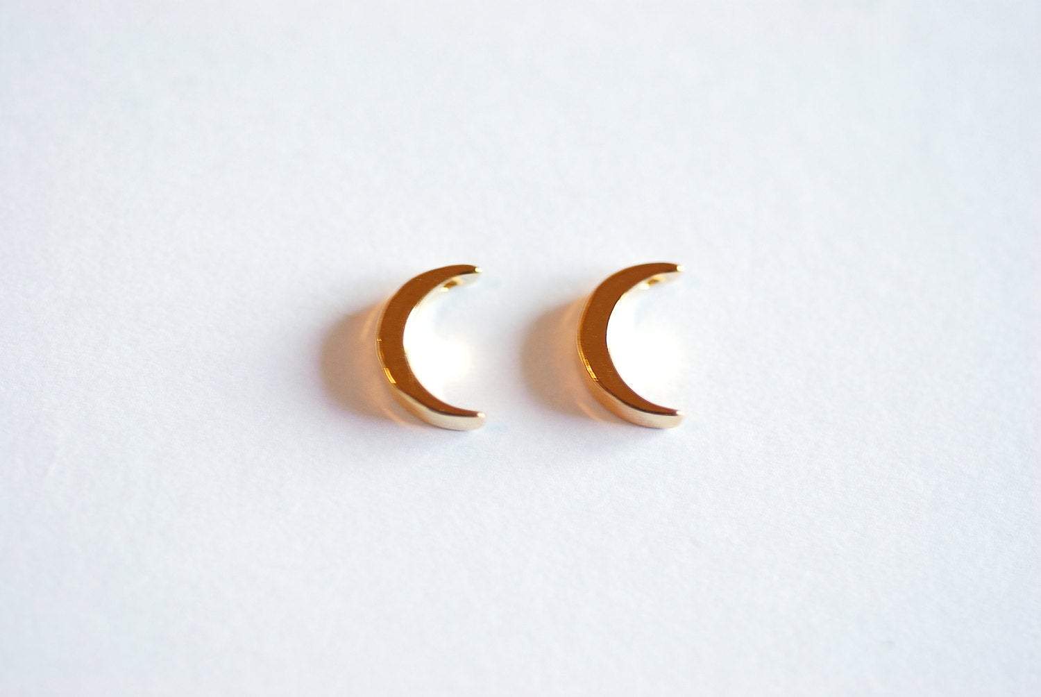 Shiny Gold Crescent Moon Beads Charm-22k gold plated Sterling Silver Vermeil Gold Moon Beads, Gold Half Moon Charm Pendant, Gold Moon, 268 - HarperCrown