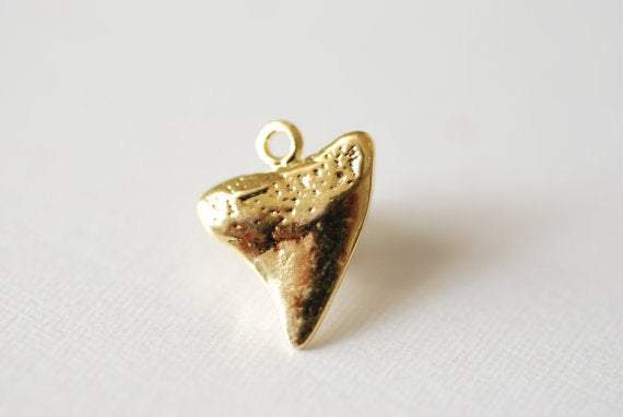 Sterling Silver Shark tooth - 925 silver, animal tooth charm, Gold or silver Shark tooth Charm Pendant, Wholesale, Bulk, Beads, 73 - HarperCrown