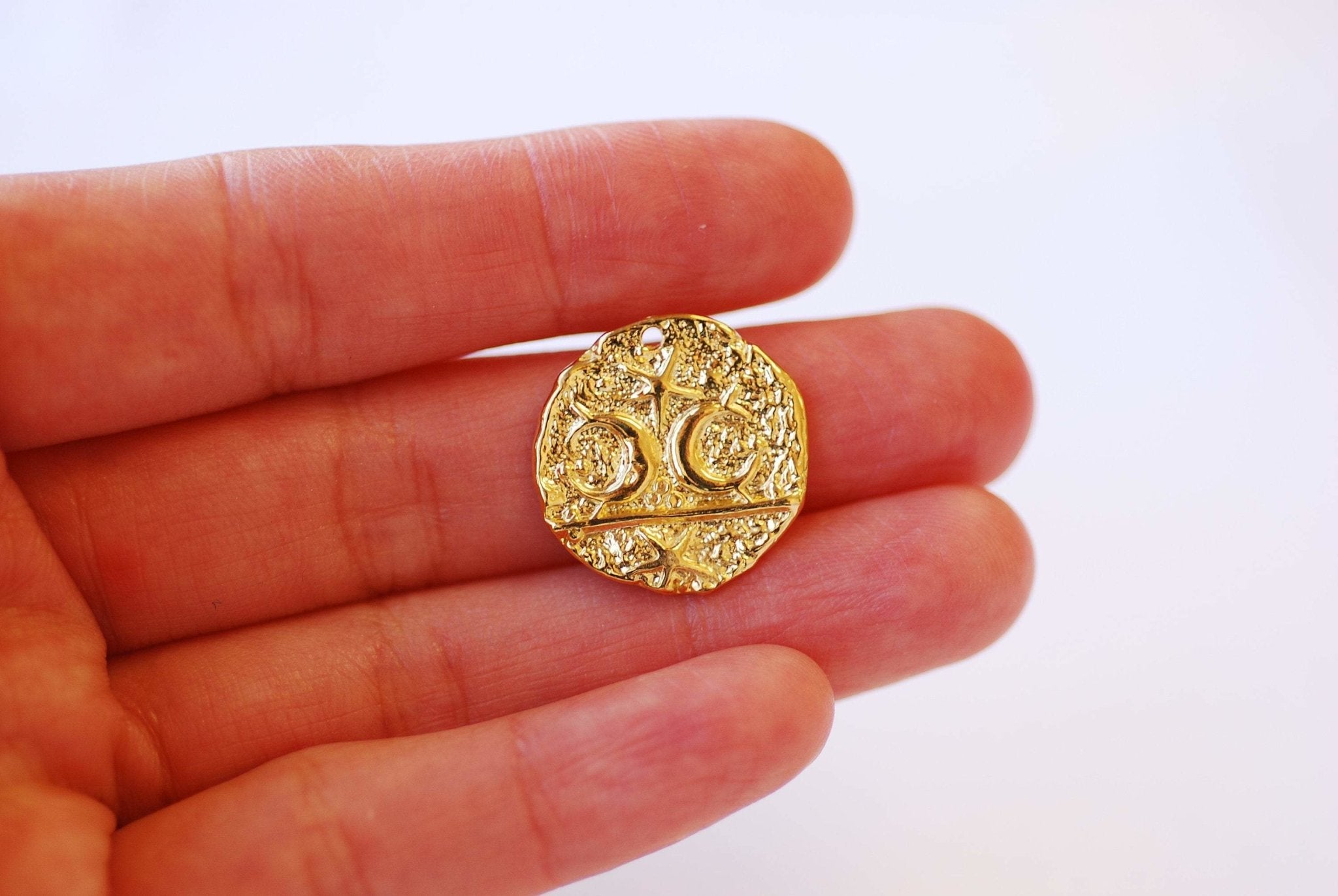 Vermeil Gold Moon and Star Medallion Pendant - 18k gold plated 925 Sterling Silver, Astrology Round Disc Charm Pendant, Vintage Coin, J390 - HarperCrown